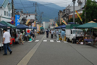 朝の小雨模様のせいか、お客様はポツポツでした。