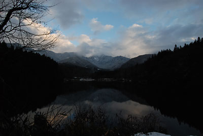 夕方近くになって大源太山が顔を見せてくれました。