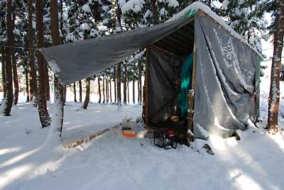 年賀状作りの間にユンボ小屋で時計板を仕上げました。