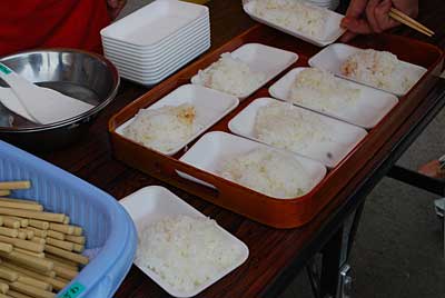 ヌカ釜で炊いたごはんです。