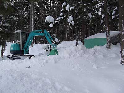 半分しか雪室の転圧が出来ませんでした。