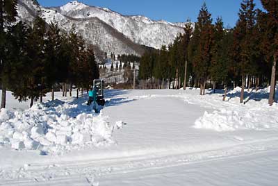 まだまだ雪は１．５ｍくらいは積もっているようです。