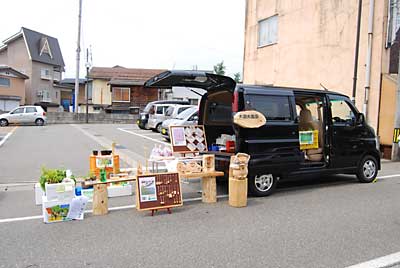 初めての軽トラ市の出店で、ディスプレイが全然だめでした。