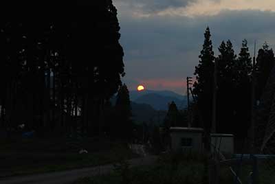 今日は、夕陽が真っ赤で、きれいでした。