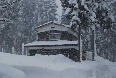 無事、屋根の雪下ろしが終わりました。