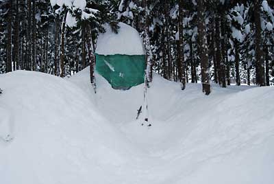 長期用の雪室はこんな感じになっていました。