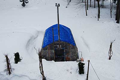 今日は、ハウス廻りの除雪をしました。