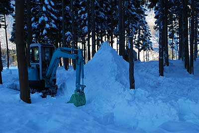 ２時間ほど作業して、雪入れが完了しました。