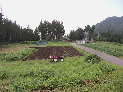 一時間ほどかかって、１回だけ耕耘しました。