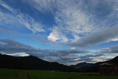 空は、台風の接近のせいか異様な雰囲気です。