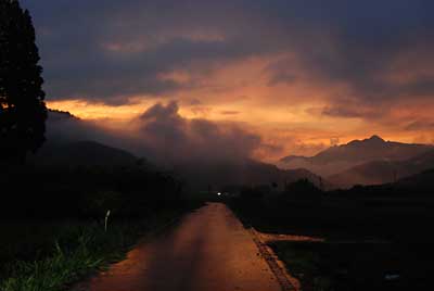 雨上がりの夕焼けがきれいでした。