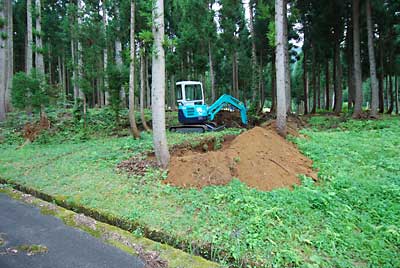 道路のそばに掘りました。