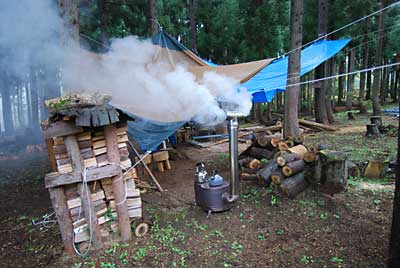 今日もユンボ小屋作りの作業をします。