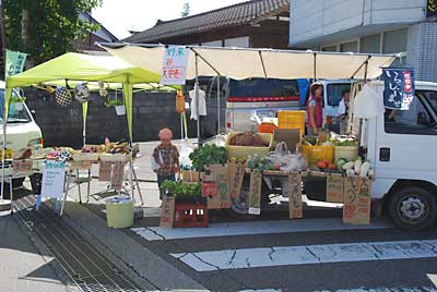 野菜のお店もありました。