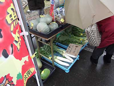 野菜のお店もあります。