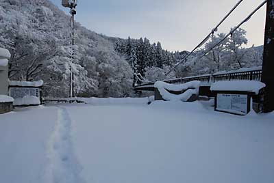 雪が膝上まで積もりました。