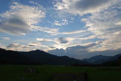 夕方、青空がきれいでした。