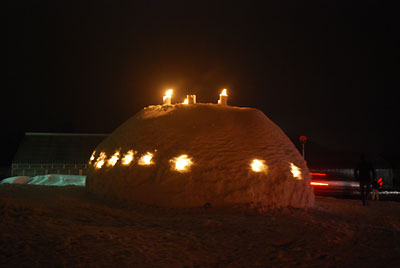 メイン会場の雪だるまですが、頭が間に合わなかったらしいです。（笑