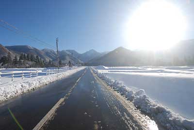 道路にも除雪車が入りました。