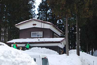 今回は、１７名の除雪ボランティアの方々が来て下さいました。