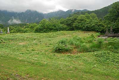 今日も小雨の降る中、頑張って刈り払いを終了しました。