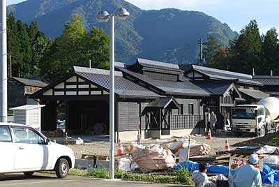 で三俣の建築中の道の駅を見て来ました。