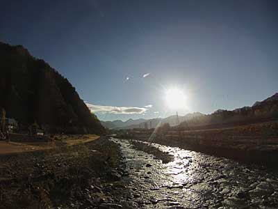 魚野川からの大源太山を望む。