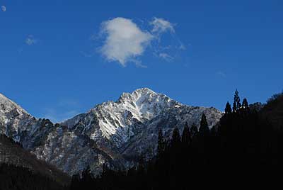 午後の日射しを浴びた大源太山が絶景です！