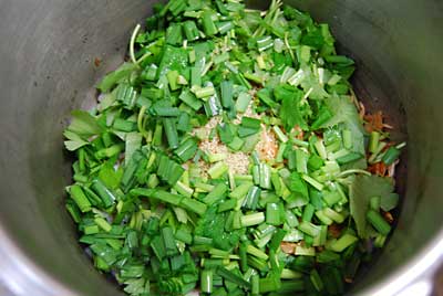 野菜類を入れます。