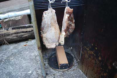 数日前から仕込んでおいた鶏肉の燻製を作ることが出来ました。